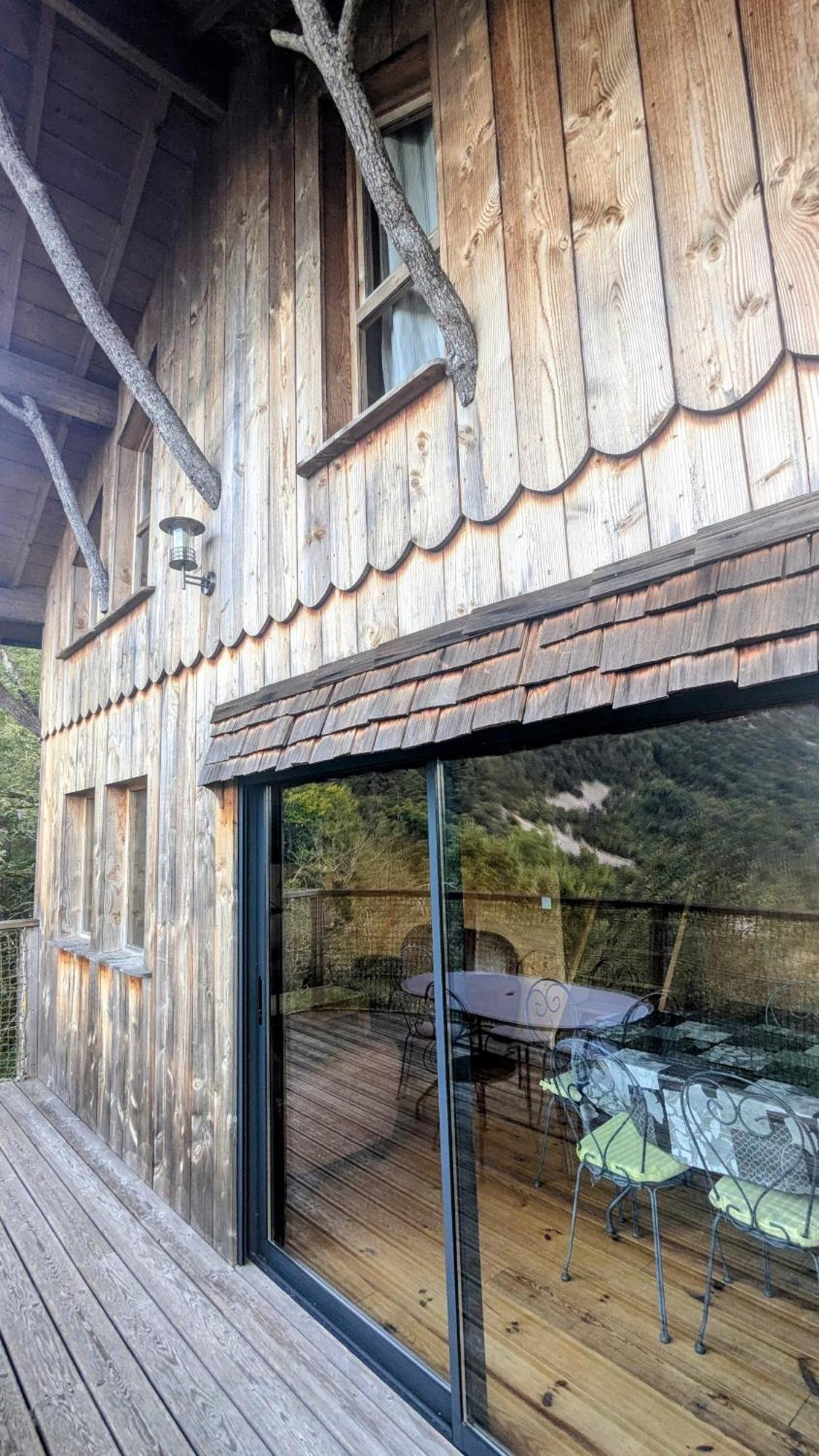 Cabanes Et Lodges Du Belvedere Serrieres-sur-Ain المظهر الخارجي الصورة