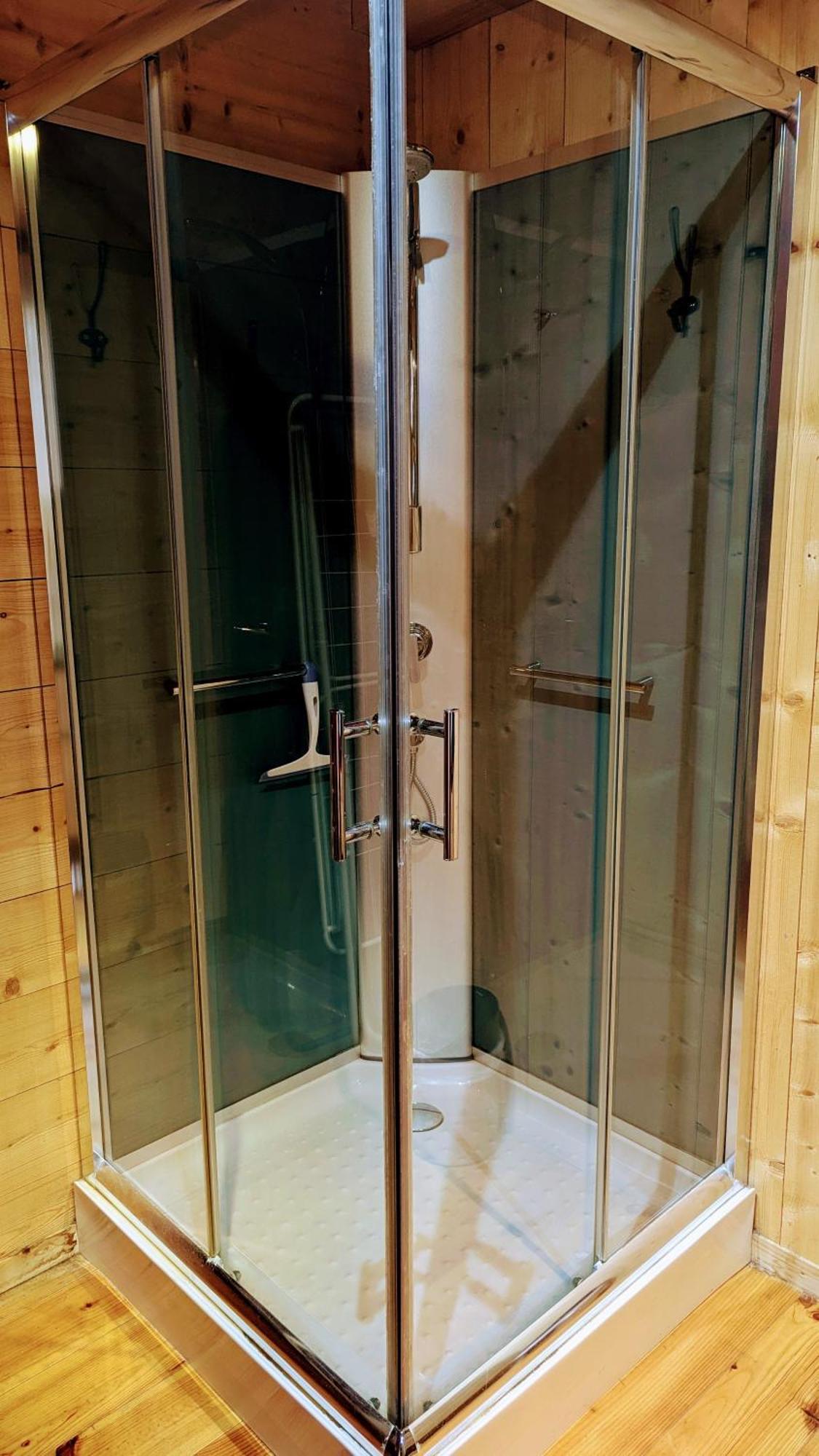 Cabanes Et Lodges Du Belvedere Serrieres-sur-Ain المظهر الخارجي الصورة