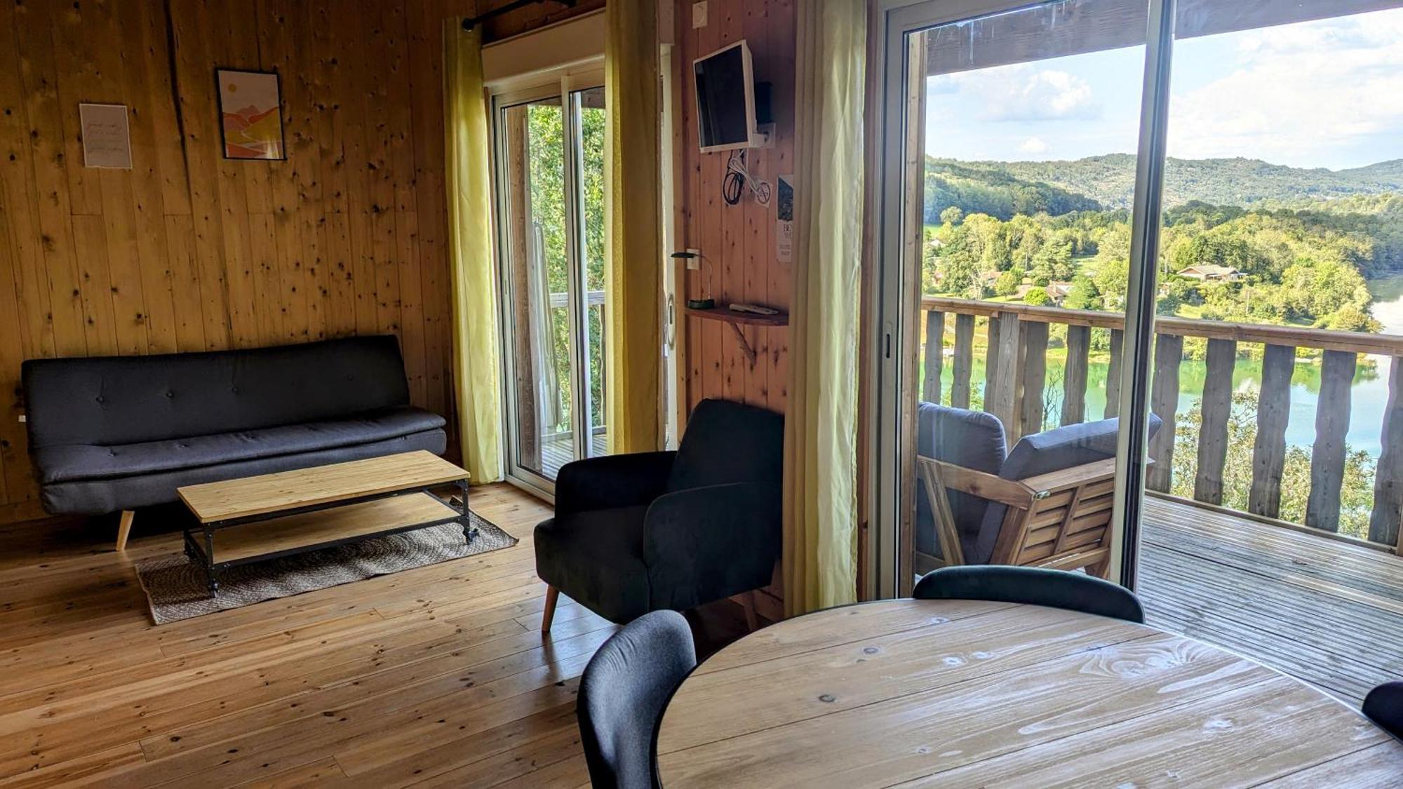 Cabanes Et Lodges Du Belvedere Serrieres-sur-Ain المظهر الخارجي الصورة
