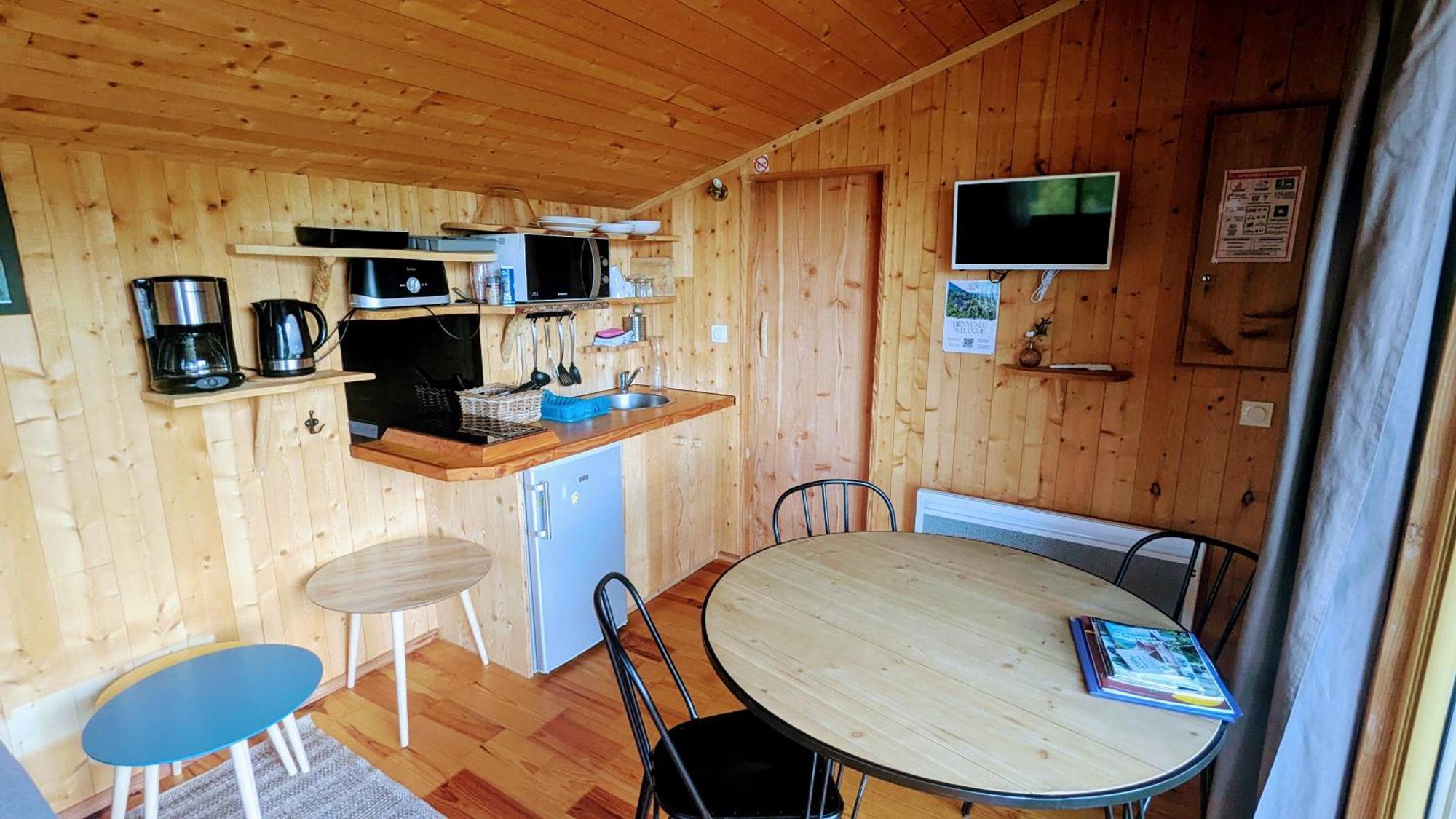 Cabanes Et Lodges Du Belvedere Serrieres-sur-Ain المظهر الخارجي الصورة