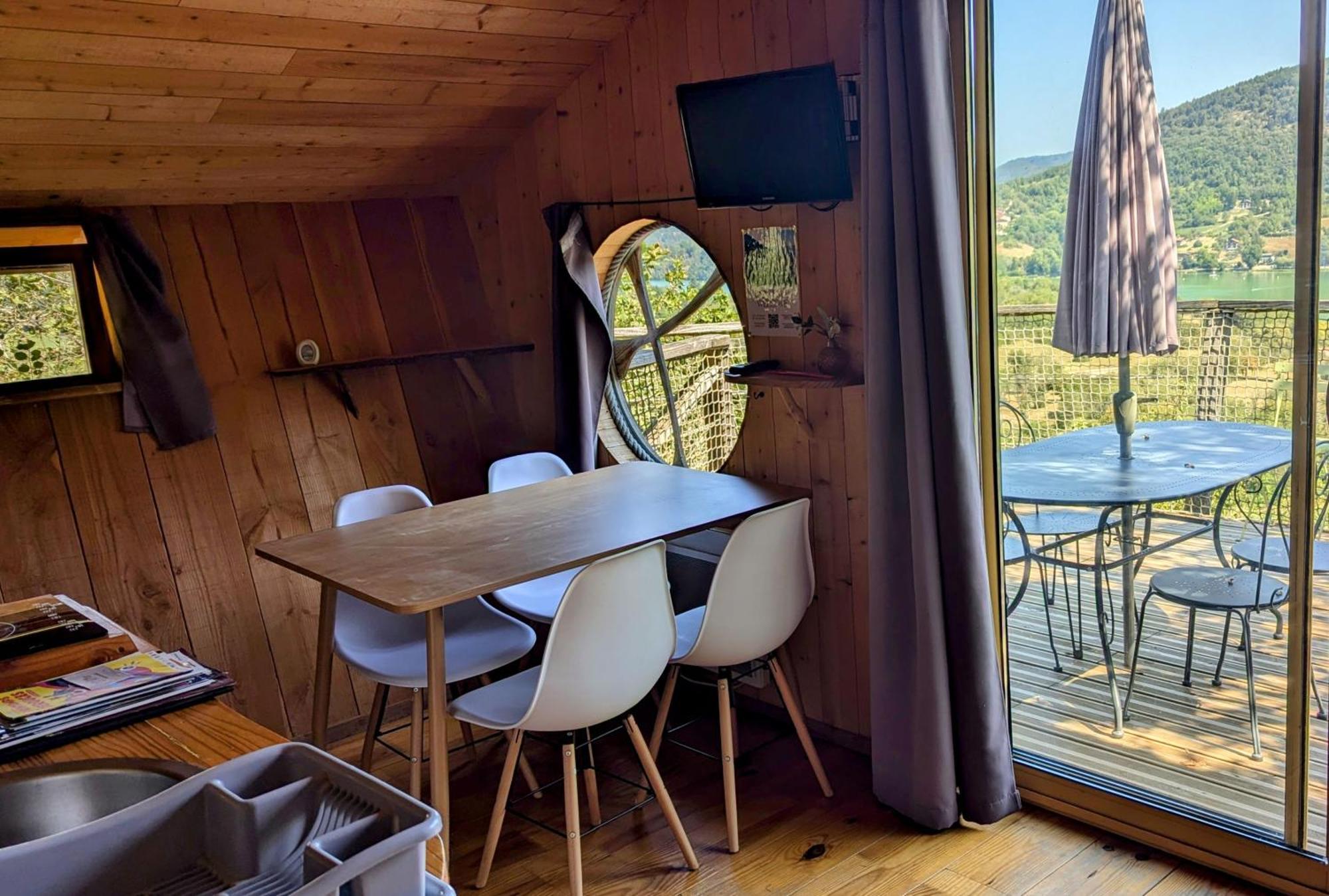 Cabanes Et Lodges Du Belvedere Serrieres-sur-Ain المظهر الخارجي الصورة