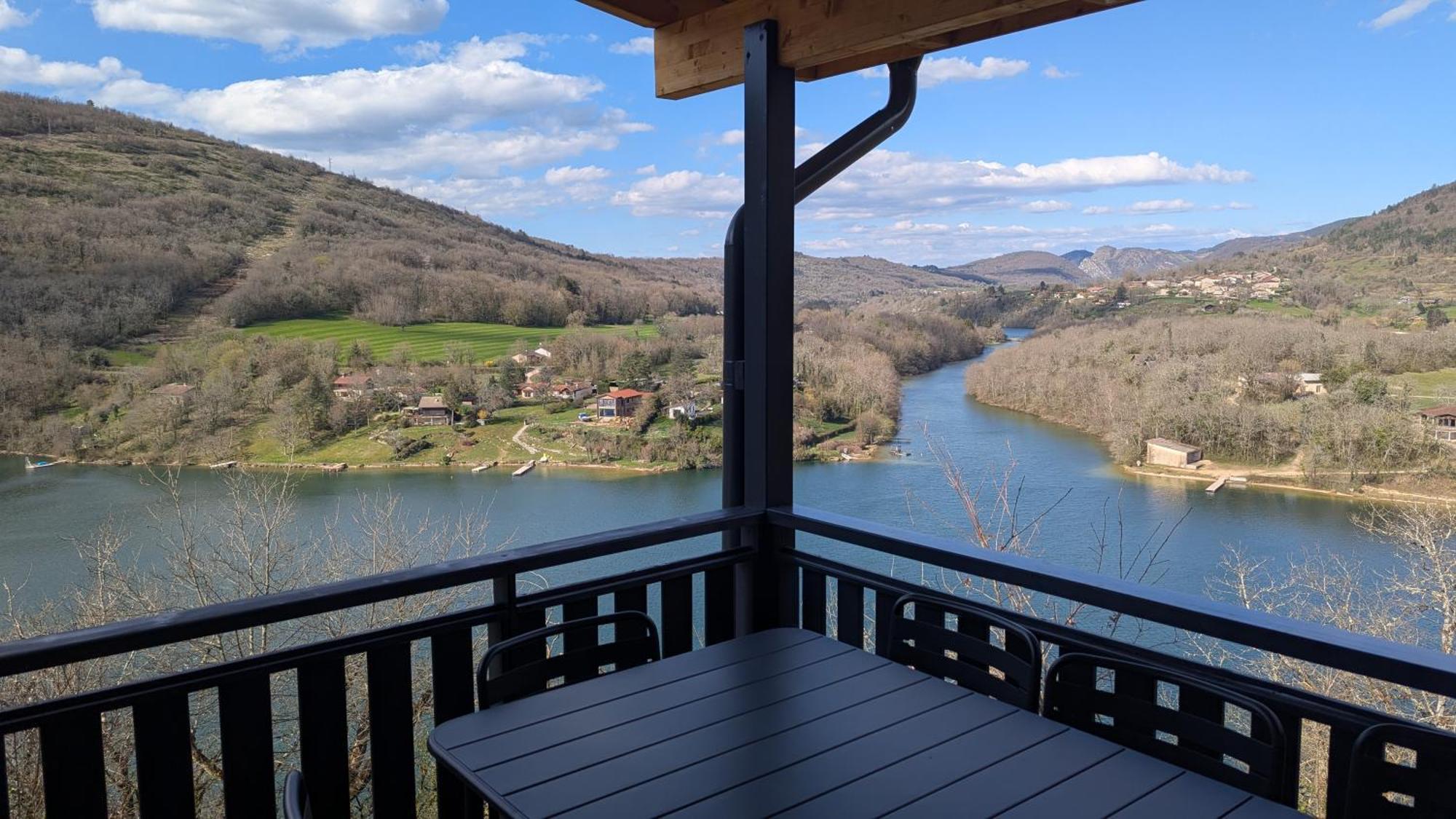 Cabanes Et Lodges Du Belvedere Serrieres-sur-Ain المظهر الخارجي الصورة