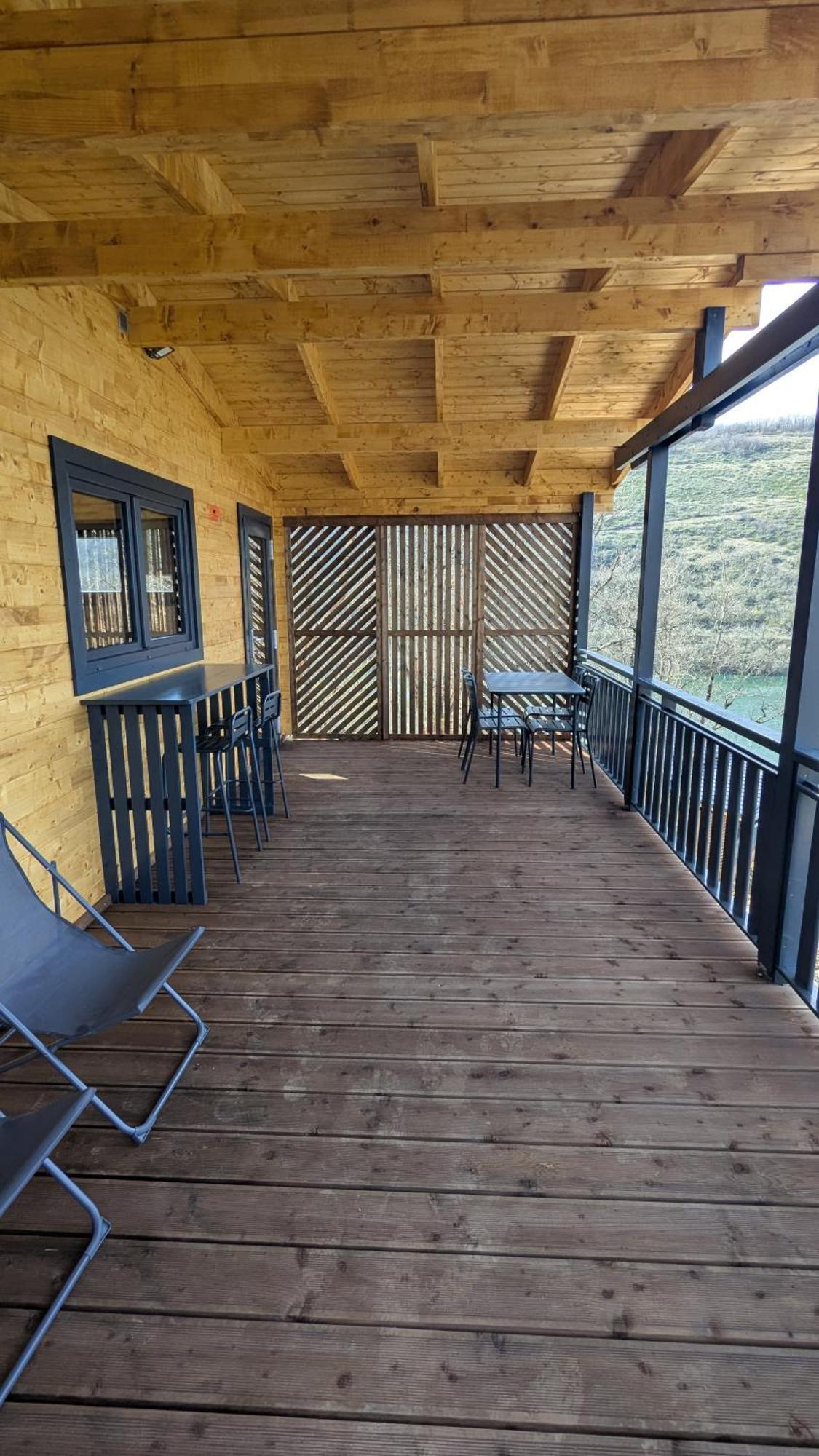 Cabanes Et Lodges Du Belvedere Serrieres-sur-Ain المظهر الخارجي الصورة