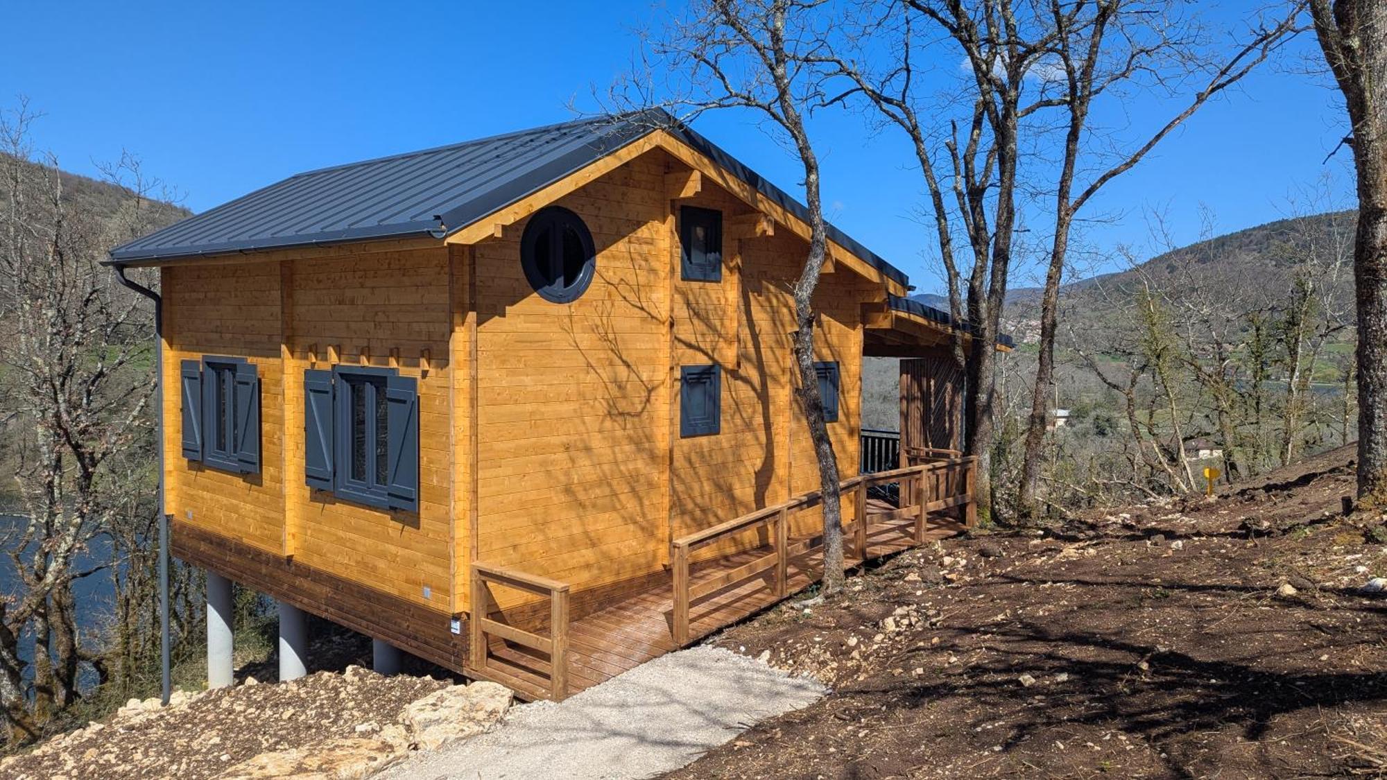 Cabanes Et Lodges Du Belvedere Serrieres-sur-Ain المظهر الخارجي الصورة