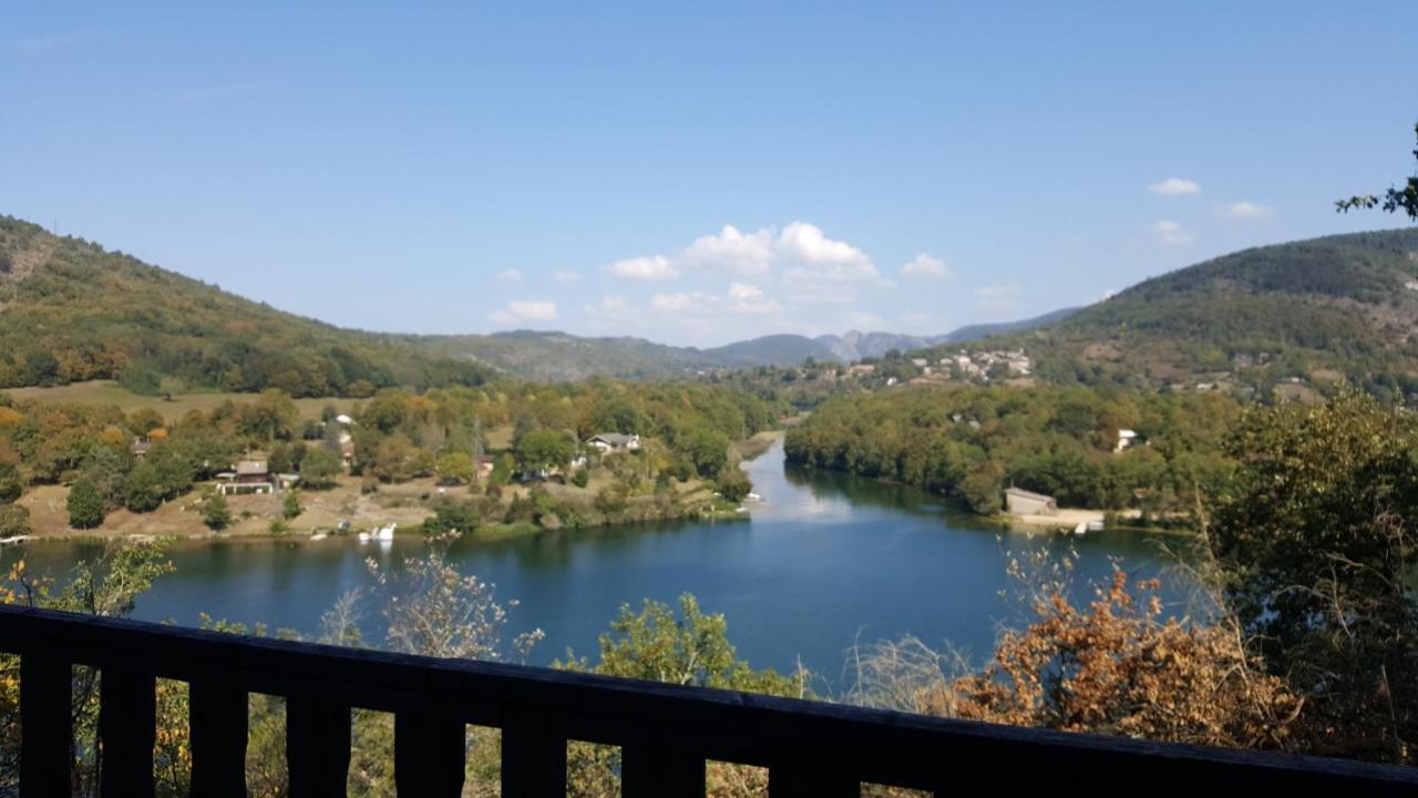 Cabanes Et Lodges Du Belvedere Serrieres-sur-Ain المظهر الخارجي الصورة