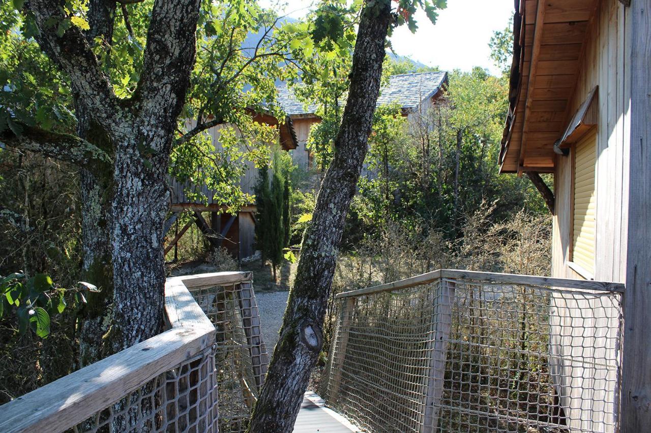 Cabanes Et Lodges Du Belvedere Serrieres-sur-Ain المظهر الخارجي الصورة